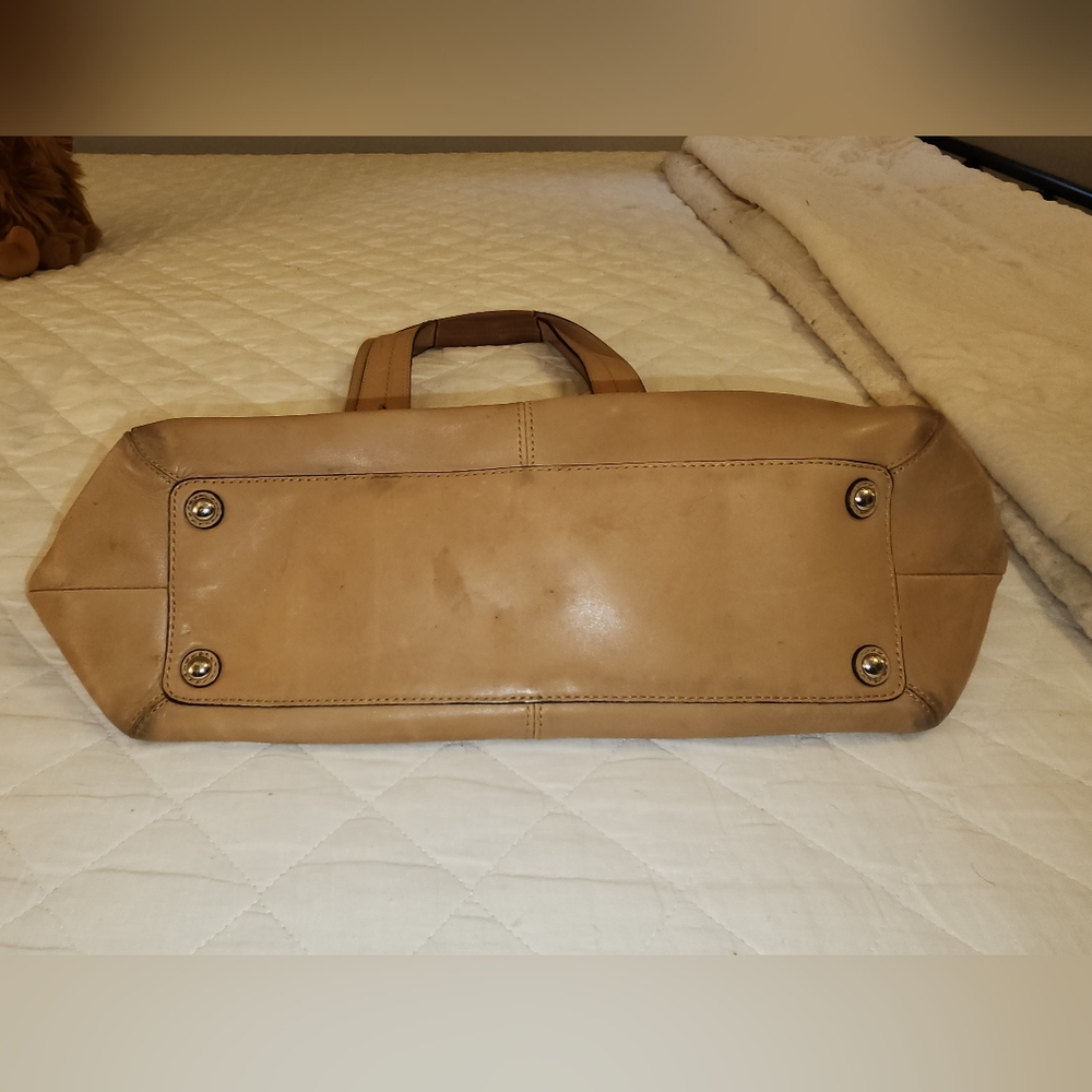 COACH leather vintage large Soho Bag in tan - Picture 3 of 12